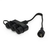 Aquascape conector 3 salidas frontal mostrando puertos y robustez para instalaciones rápidas