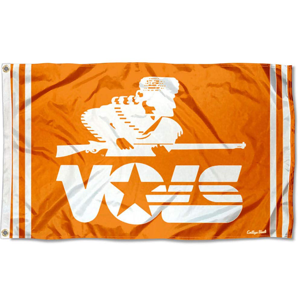 College Flags & Banners Co. bandera frontal mostrando logo vintage y orgullo escolar