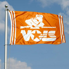 College Flags & Banners Co. ojales metálicos que facilitan montaje seguro