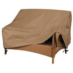 Duck Covers cubierta en uso en patio manteniendo muebles limpios