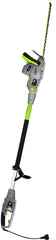 Earthwise CVP41810 en uso podando rama alta con pértiga telescópica segura