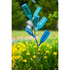 Evergreen Family Products árbol de botellas en uso durante una fiesta al aire libre creando ambiente festivo
