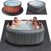 FACAINCXS vista frontal de la alfombra 90x90 protegiendo el jacuzzi
