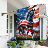 FLAGWIX vista frontal de la bandera American Horse mostrando diseño patriótico y atractivo
