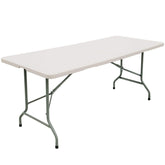 Mesa FORUP vista frontal mostrando superficie amplia y color blanco para eventos
