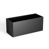Ganeekiron macetero frontal negro mostrando forma rectangular y resistencia
