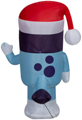 Gemmy Bluey comparado con persona para mostrar escala