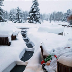 HeatTrak alfombra colocada en escalón demostrando uso seguro y sin nieve