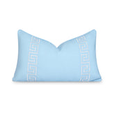 Hofdeco Premium funda frontal mostrando greca bordada y piping elegante