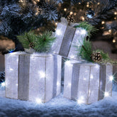 Hourleey vista frontal de las tres cajas iluminadas, agrega ambiente navideño