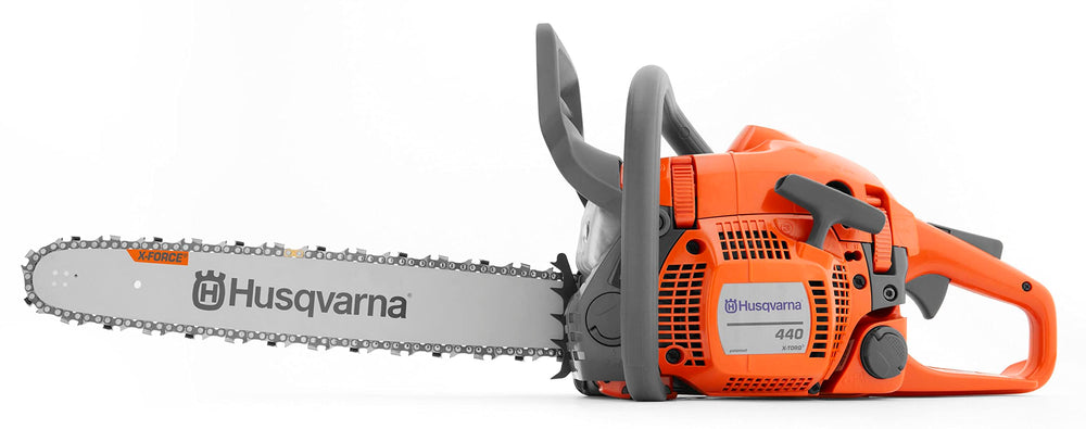 Husqvarna 440 vista frontal potente y equilibrada