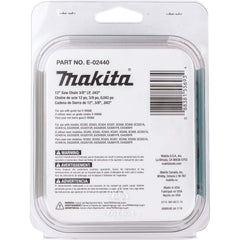 Makita cadena instalada en motosierra en poda mostrando control y menor vibración