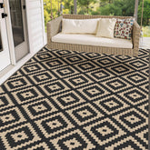 Mattitude alfombra frontal mostrando diseño negro y beige y resistencia