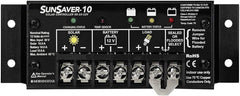 Morningstar SunSaver vista frontal con indicadores LED y carcasa robusta