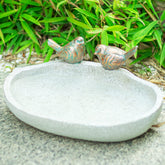 MUMTOP baño de aves frontal mostrando diseño oval y aves decorativas, aporta encanto al jardín