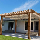 Patio vista frontal del toldo instalado mostrando cobertura y estética