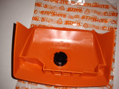 Stihl tapa de filtro instalada en MS201 TC-M con beneficio de protección contra polvo