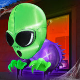 TURNMEON alien frente en ventana mostrando impacto visual exterior