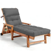Uthem cojín frontal gris en chaise lounge mostrando apariencia elegante y cómoda