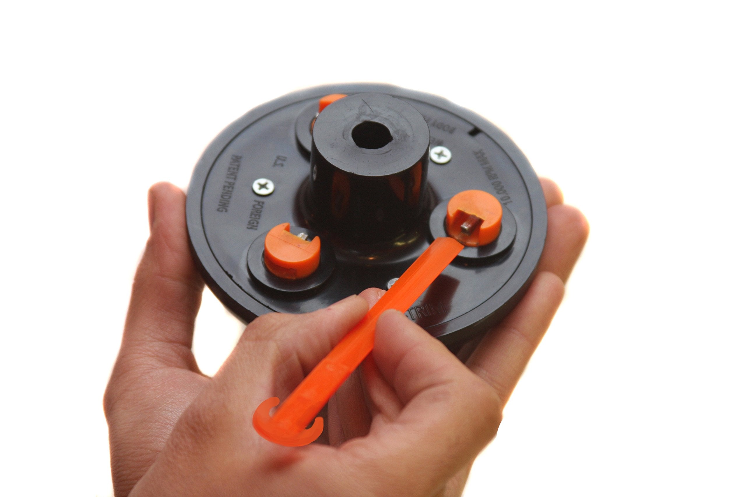 1-2-Trim detalle del adaptador universal para instalación rápida y segura