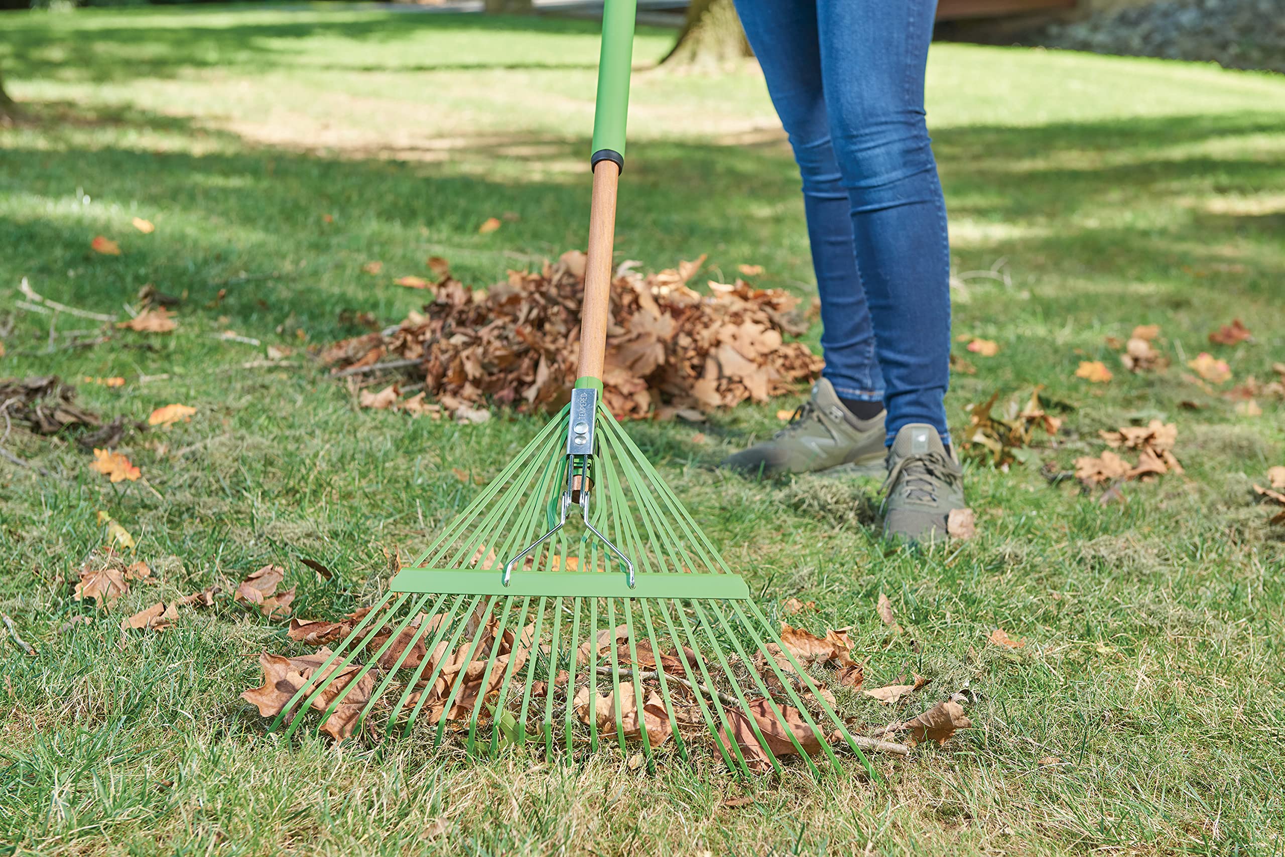 AMES púas flexionándose sobre césped, protección de raíces