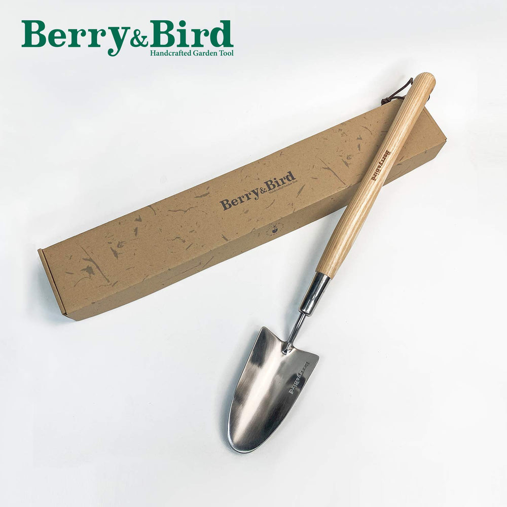 Berry&Bird herramienta en jardín mostrando comodidad y eficiencia