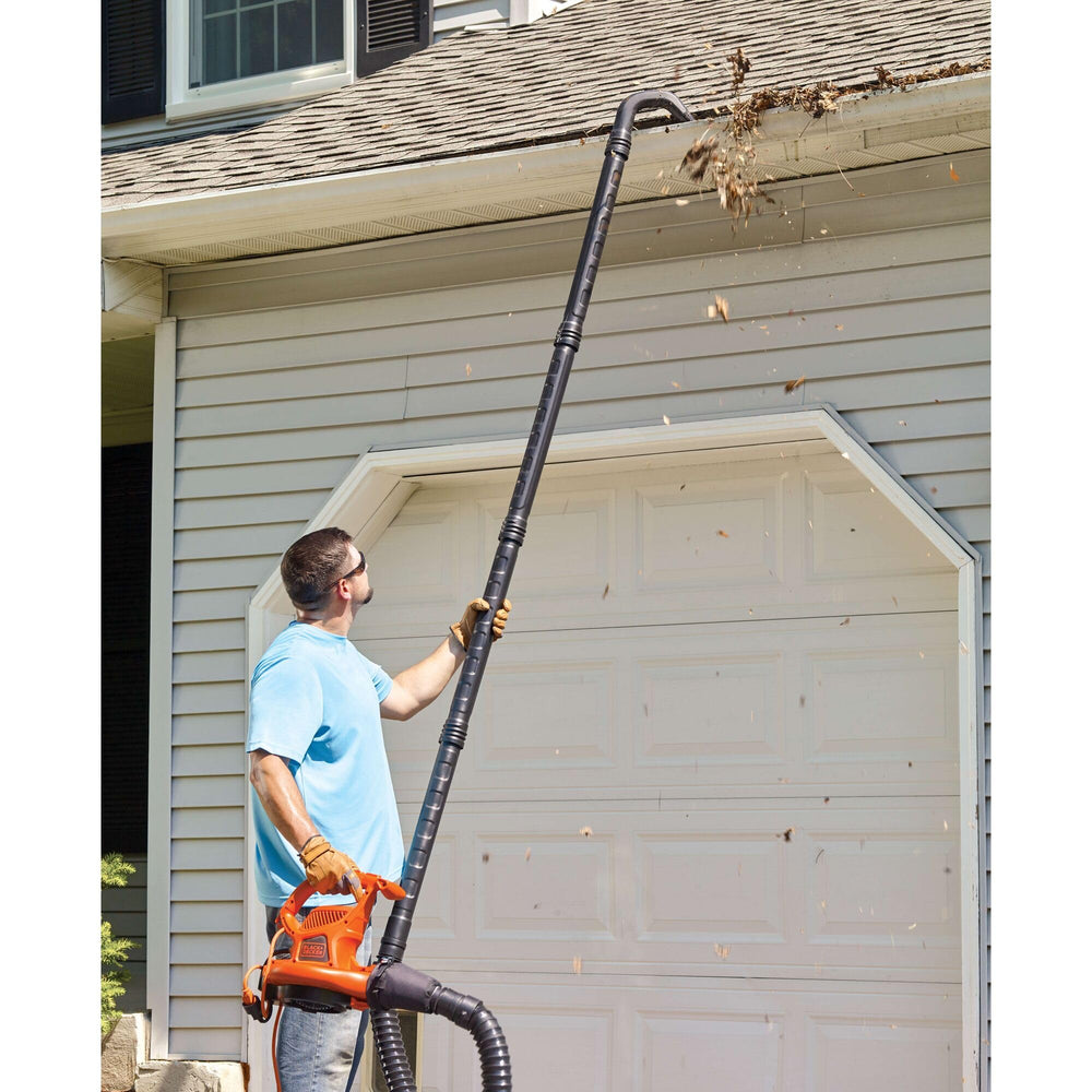 BLACK+DECKER tubo flexible resaltado para maniobrar dentro de la canaleta con facilidad