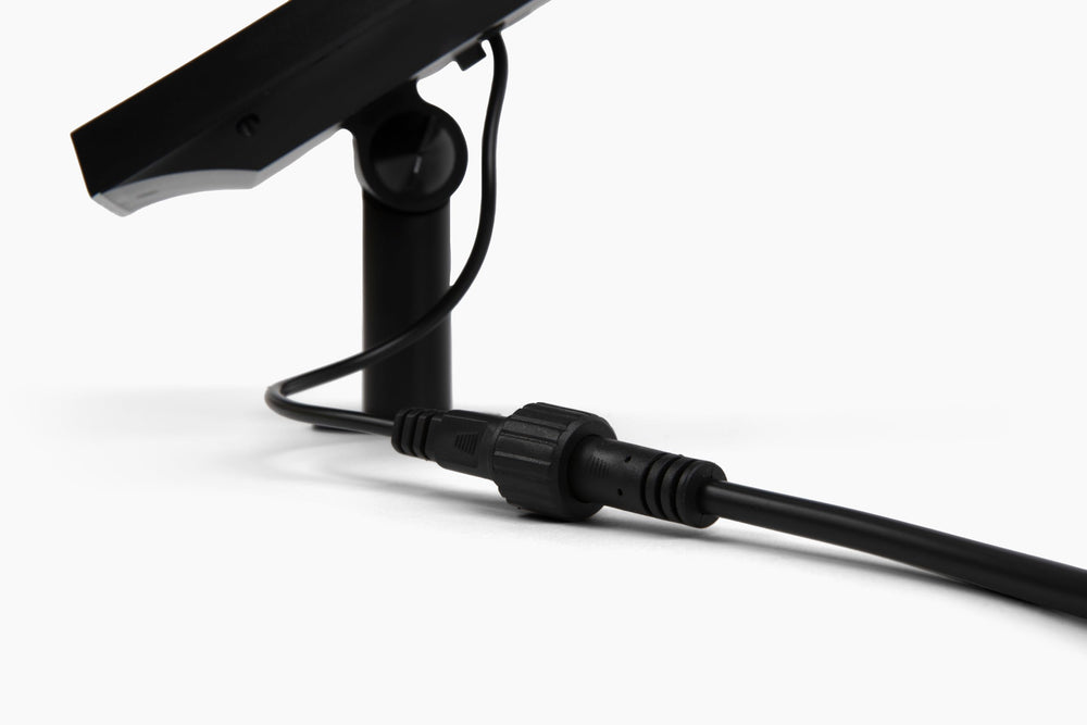 Brightech detalle de conexiones y interruptor trasero para control y ajuste