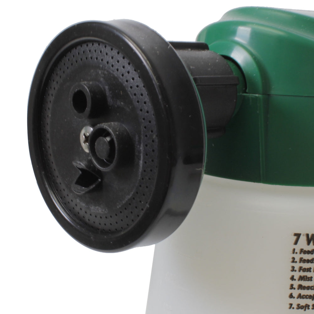 CHAPIN G405 en uso en jardín aplicando fertilizante con patrón ajustable