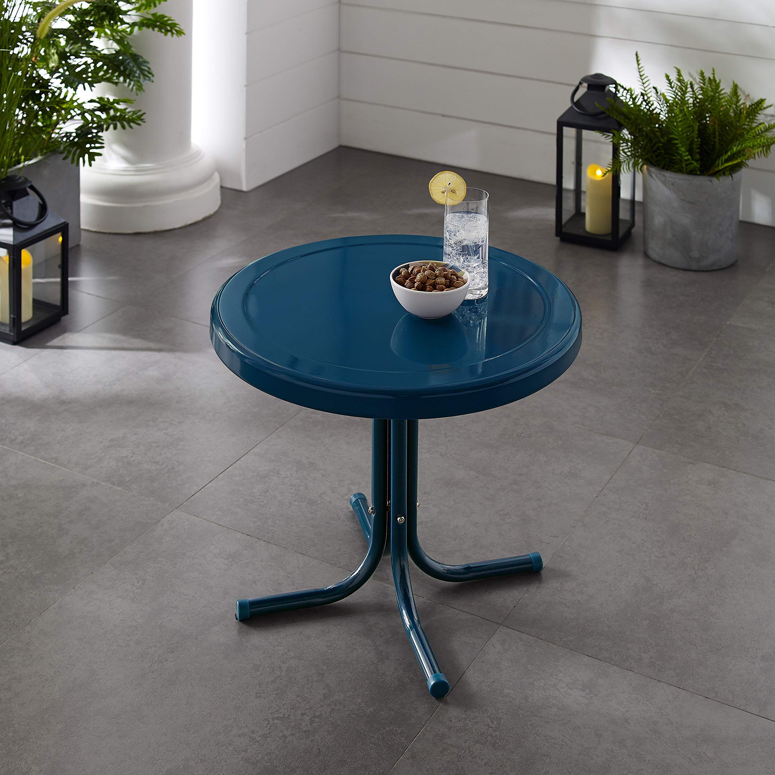 Crosley Griffith comparada con una silla para visualizar proporciones