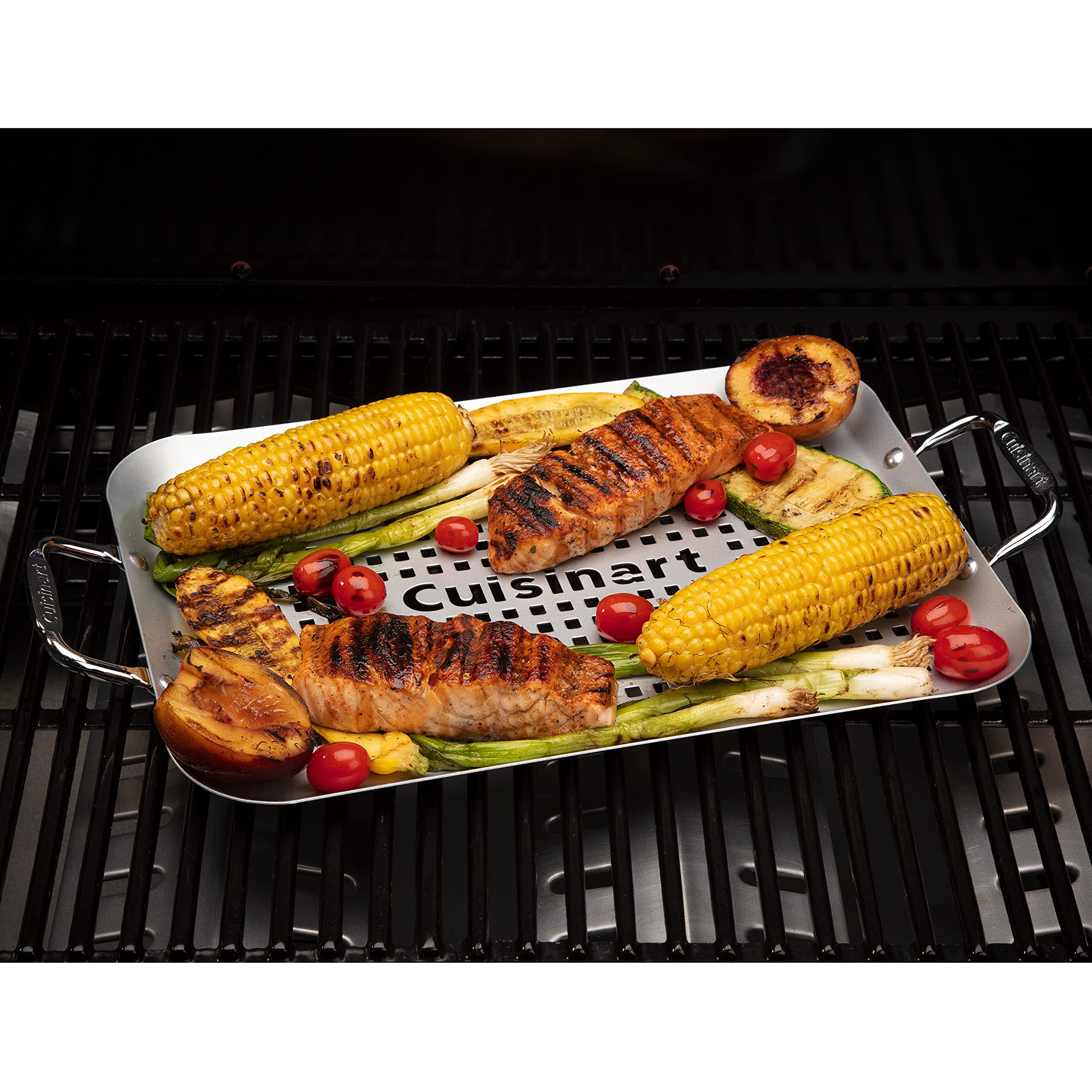 Cuisinart CNP-650 detalle de perforaciones que deja pasar humo y calor, mejora sabor