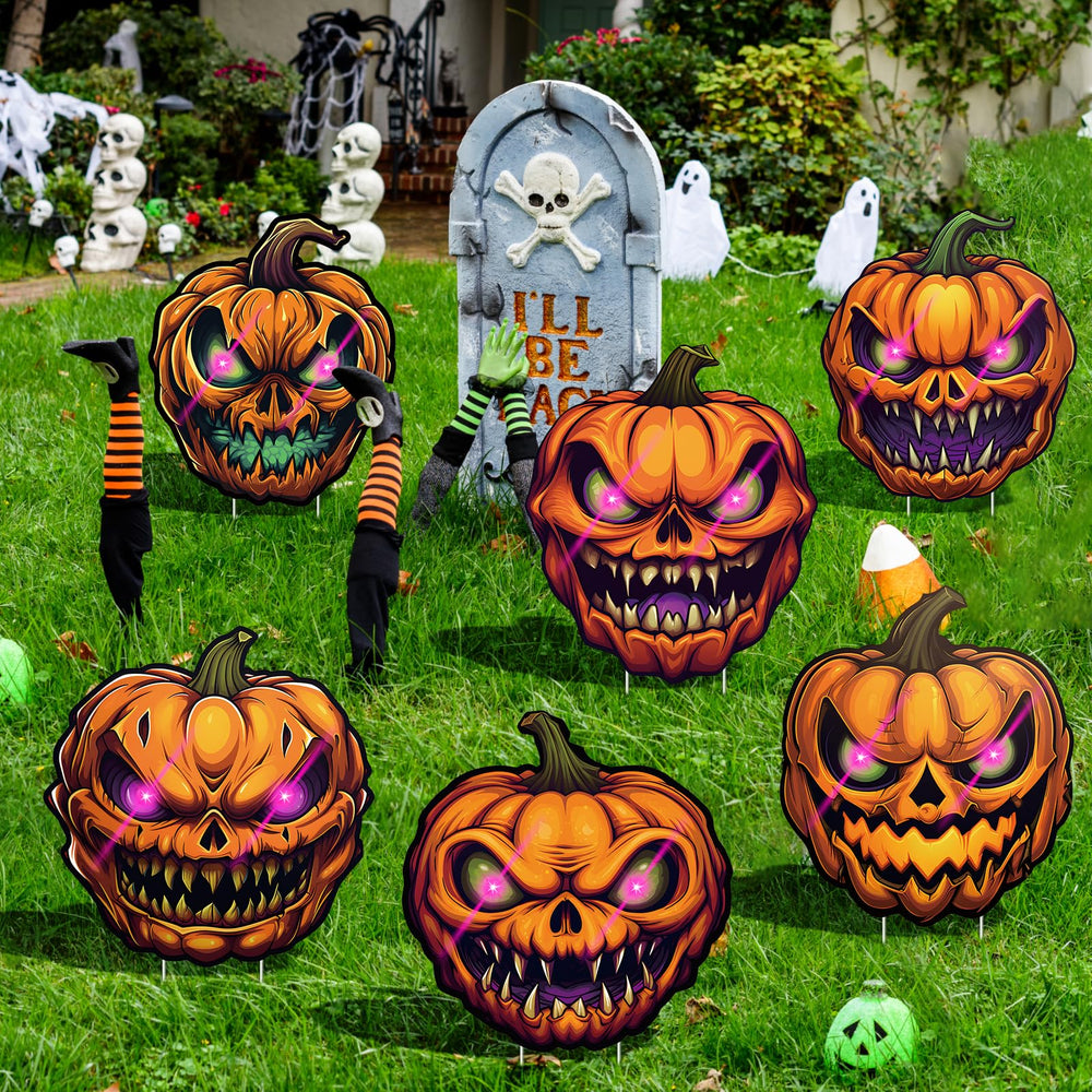 dunfack calabazas instaladas en césped creando decoración nocturna