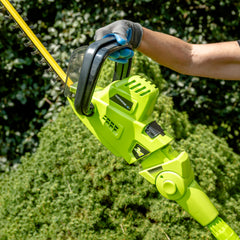 Earthwise cortasetos convertido en mástil para alcance elevado