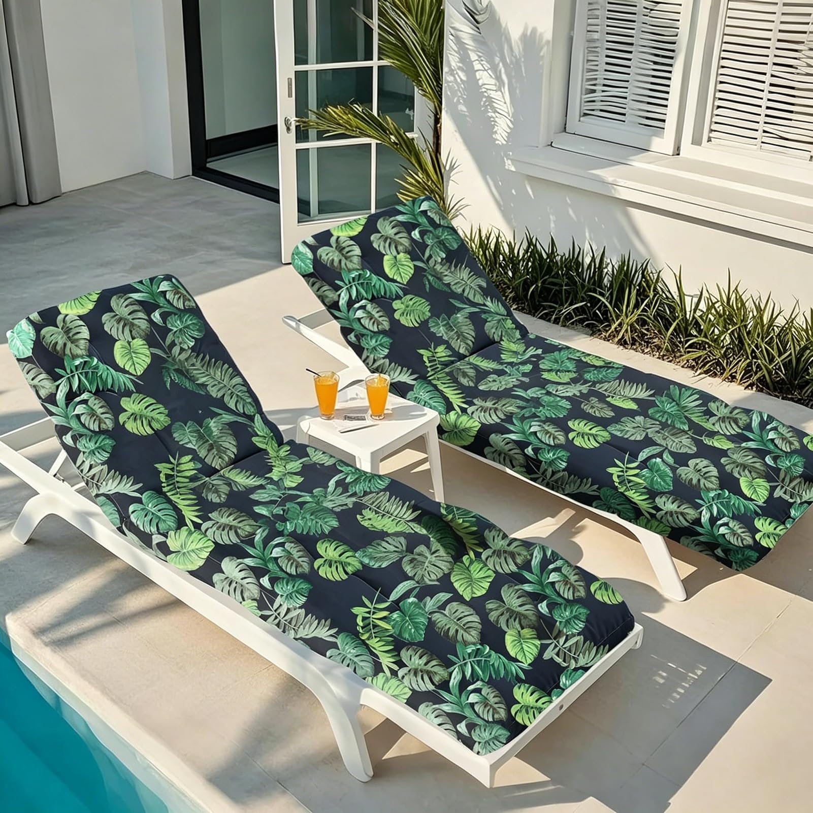 EverPine cojín en jardín ambientado para mostrar combinación con muebles exteriores
