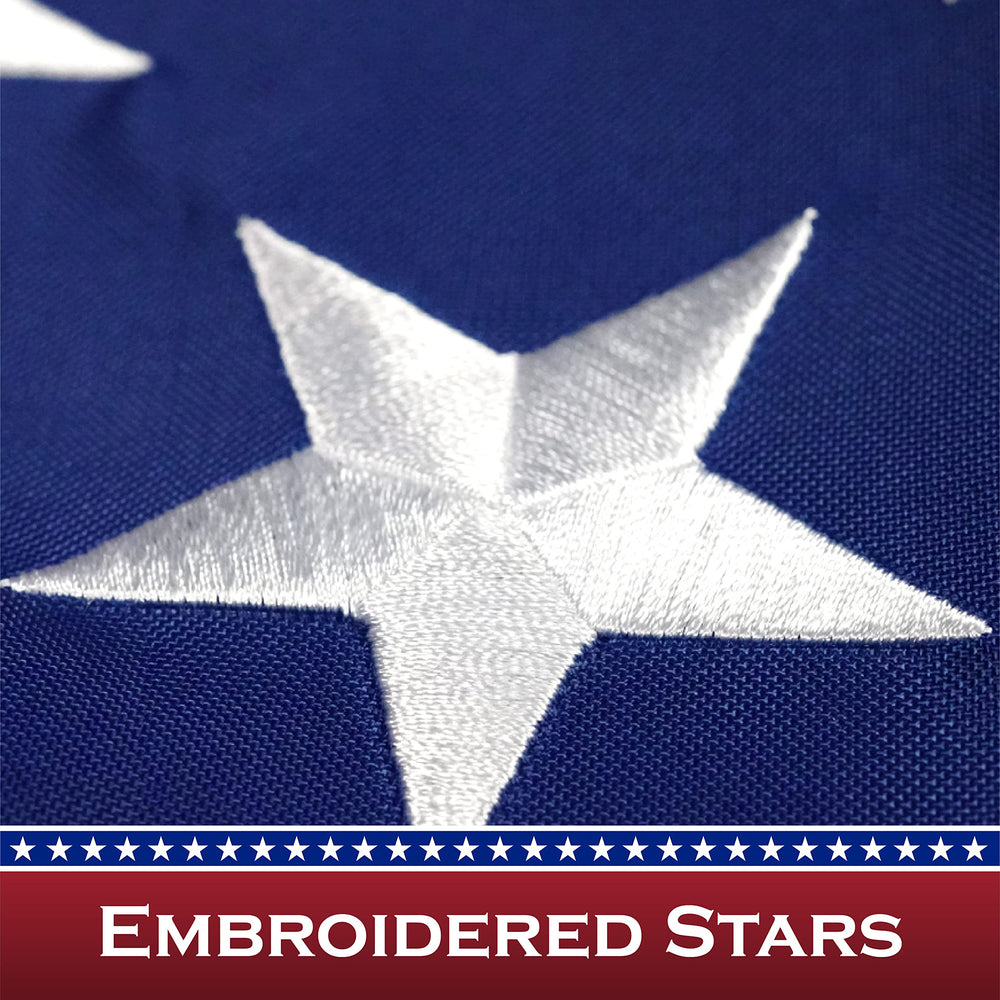 G128 close-up de estrellas bordadas con acabado limpio