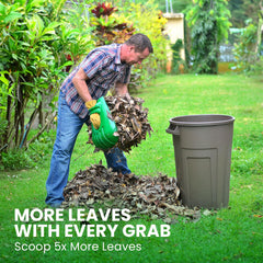 GARDEASE manos usando los scoops recogiendo hojas húmedas con menos esfuerzo