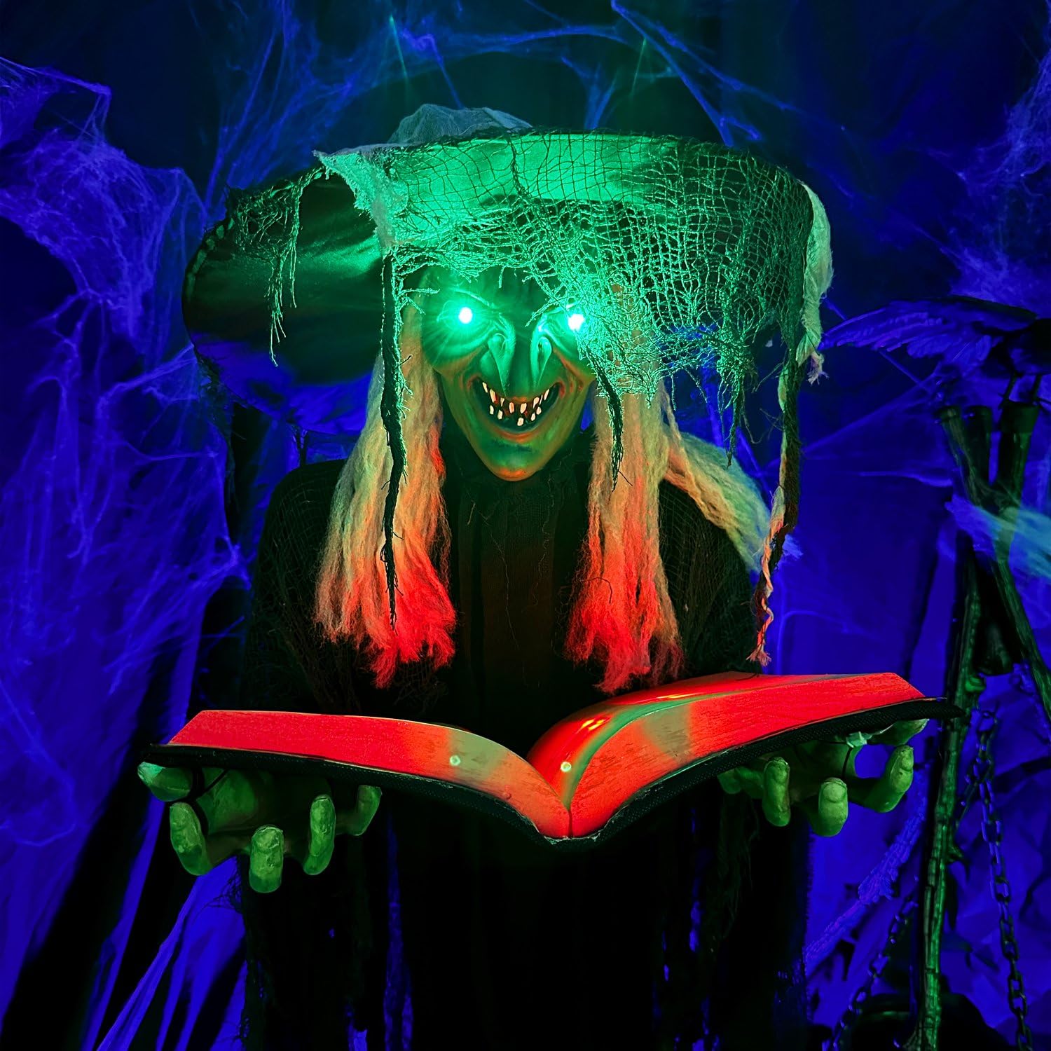 Haunted Hill Farm comparación de tamaño muestra escala realista