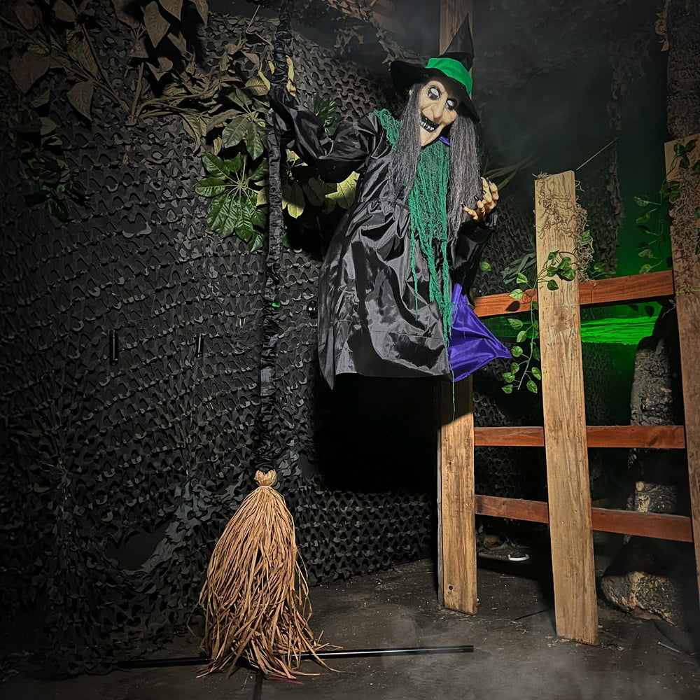 Haunted Hill Farm detalle del altavoz y sensor táctil para sorpresa