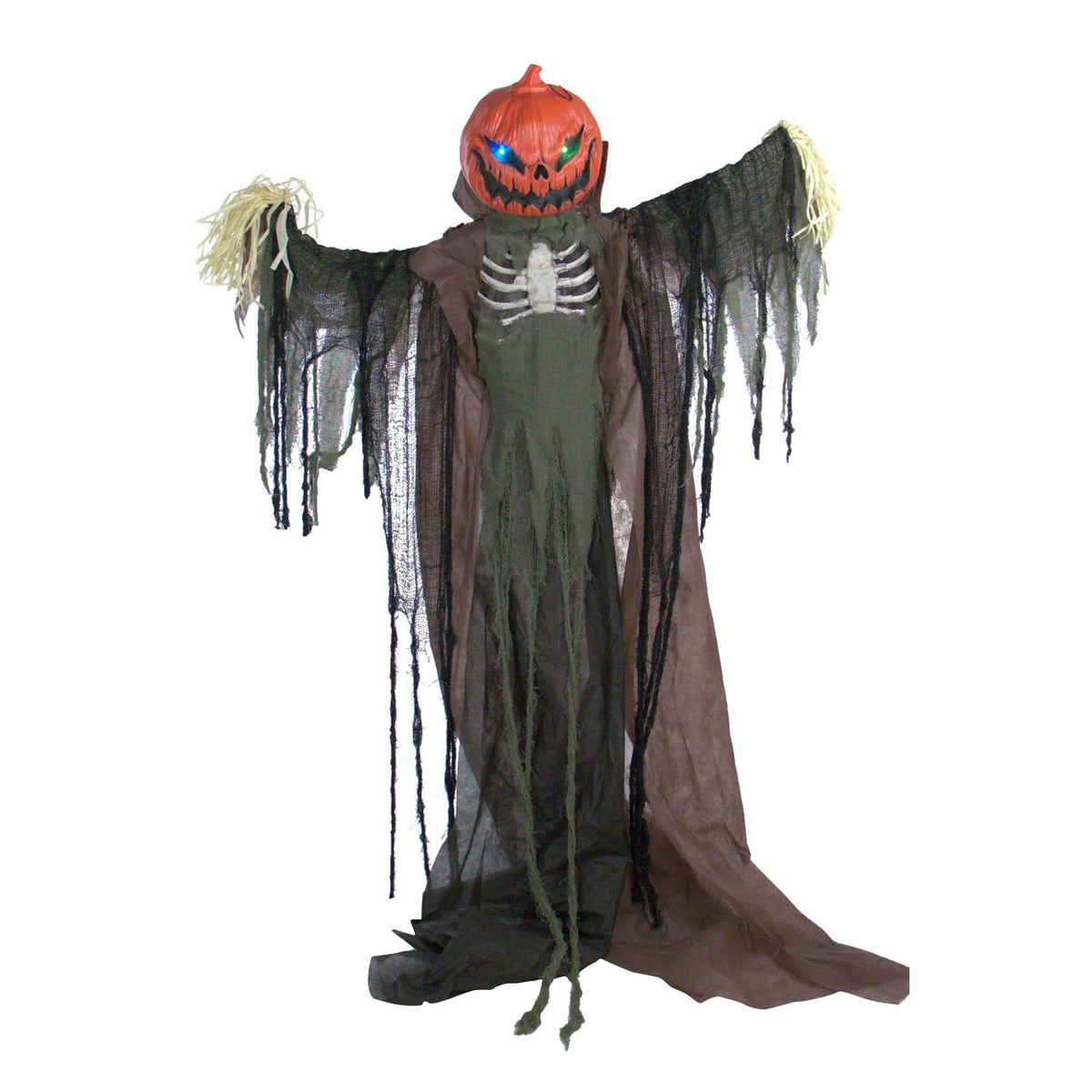 Haunted Hill Farm vista frontal del espantapájaros de calabaza mostrando presencia aterradora