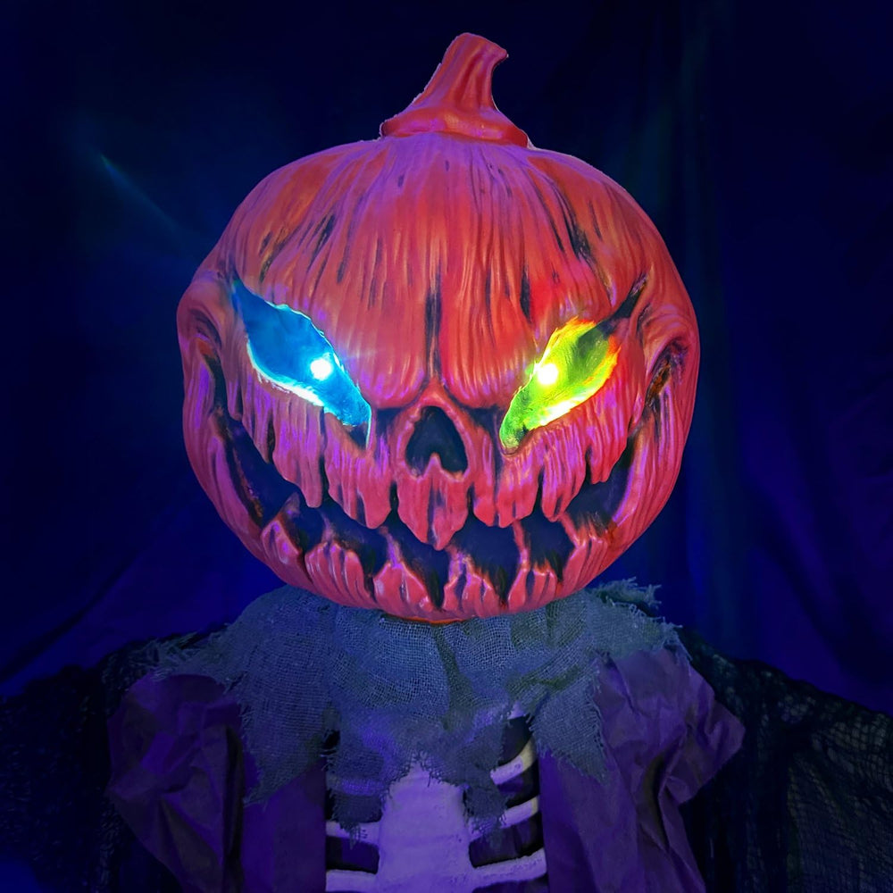 Haunted Hill Farm detalle de la tela desgarrada y paja que mejora la estética envejecida