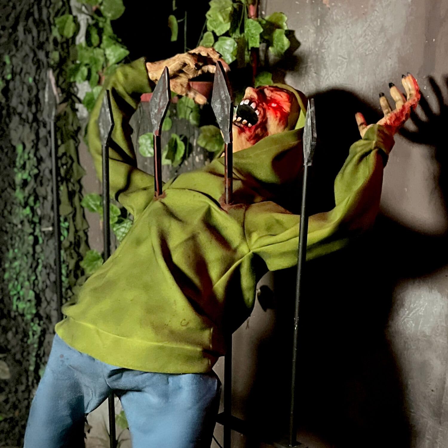 Haunted Hill Farm animatrónico dentro de casa embrujada inmersiva