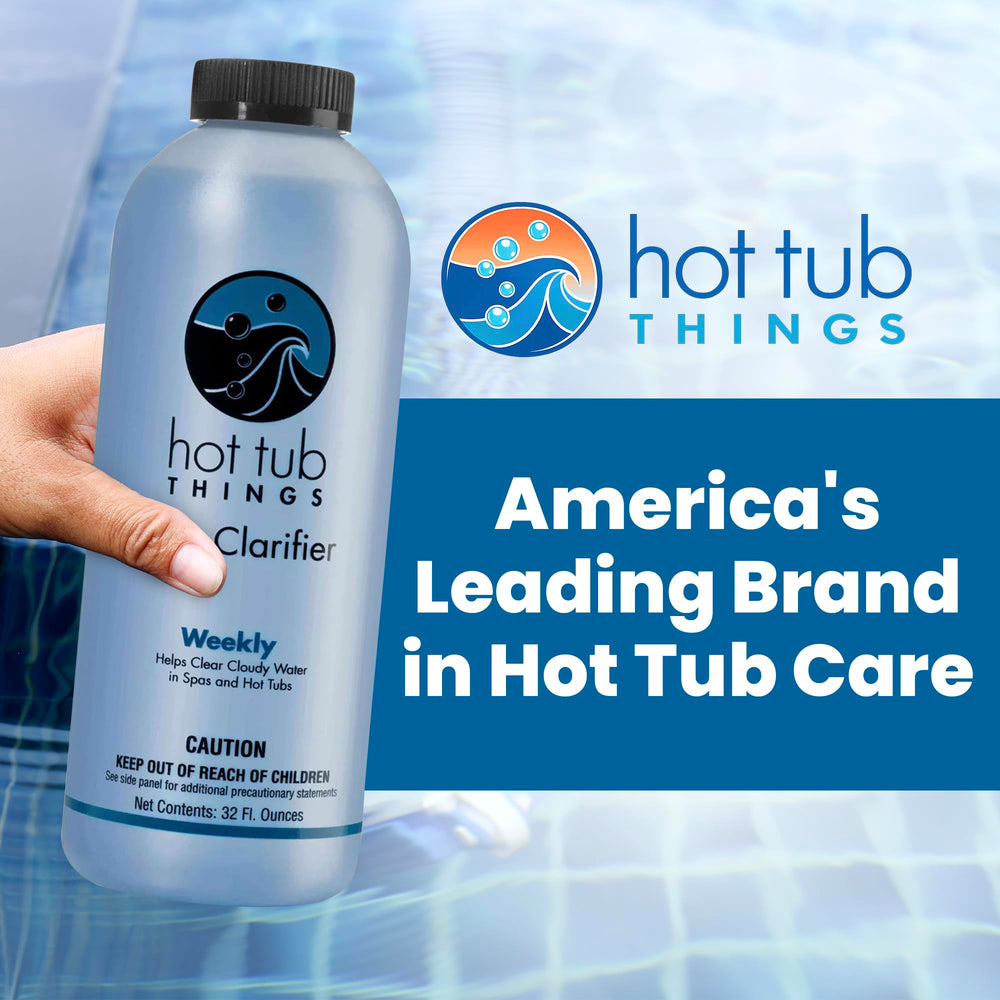 Hot Tub Things aplicación en spa con mano vertiendo producto