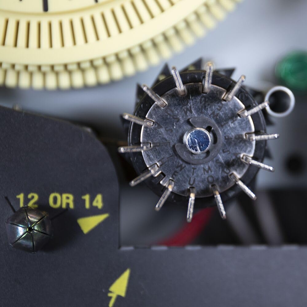 Intermatic R8806P101C conexiones eléctricas demostrando su compatibilidad 208/277V