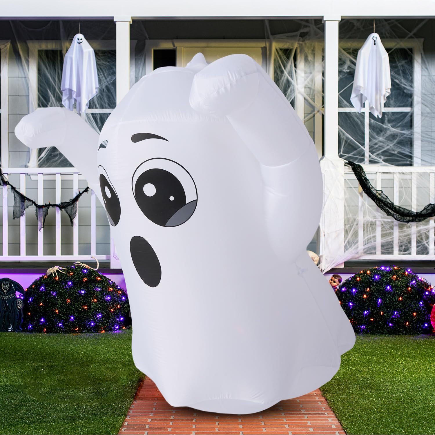 Joiedomi fantasma dentro de salón en fiesta aportando decoración festiva