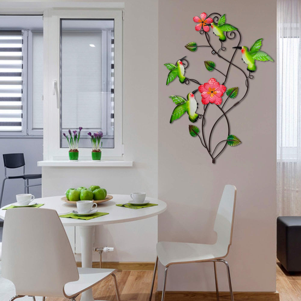 Juegoal detalle de hojas metálicas, textura durable que complementa plantas