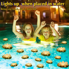 Liliful conjunto de flores flotando en piscina iluminando ambiente nocturno