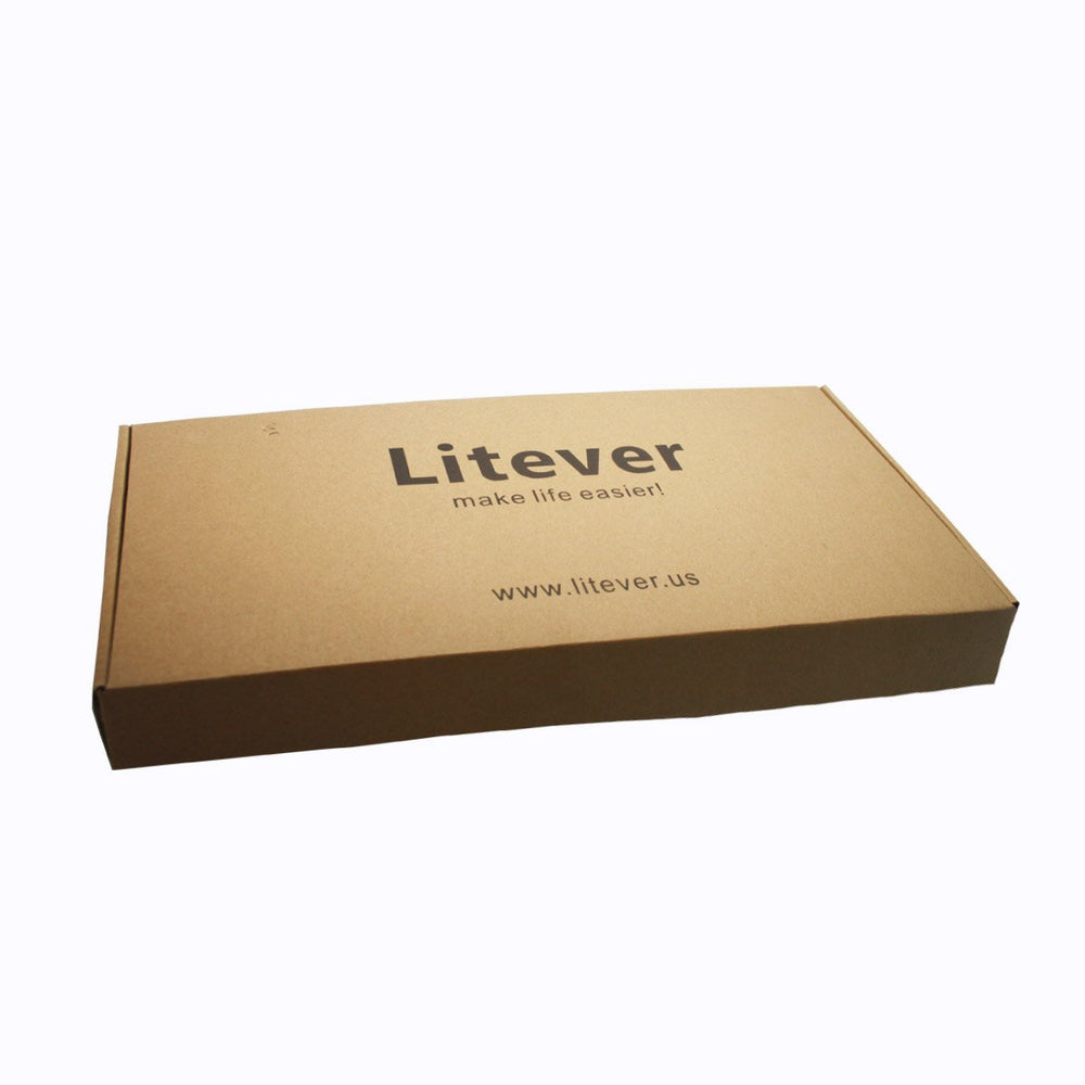 Kit Litever instalado en un pequeño invernadero casero, ambiente de cultivo controlado