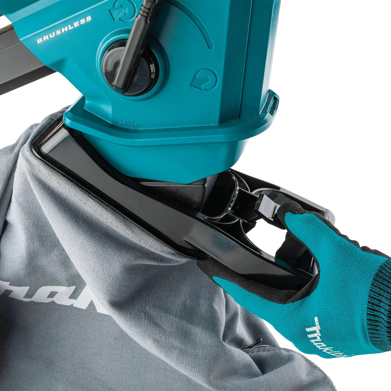 Makita XBU07Z comparación de tamaño junto a una batería 18V LXT