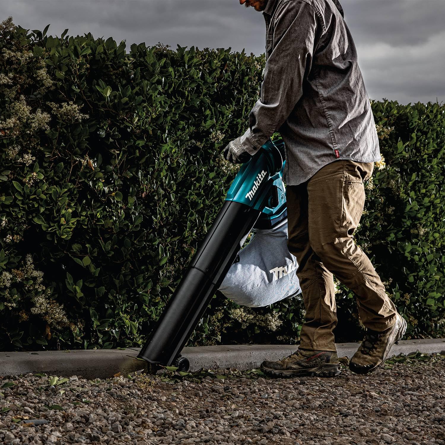 Makita XBU07Z ruedas desmontables para mejor maniobrabilidad