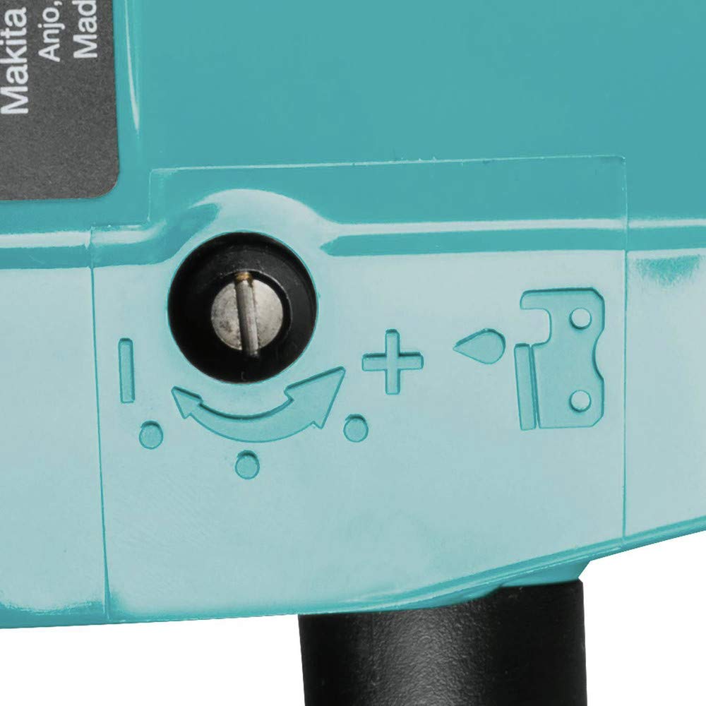 Makita XCU06Z junto a batería 18V LXT para referencia de tamaño y compatibilidad